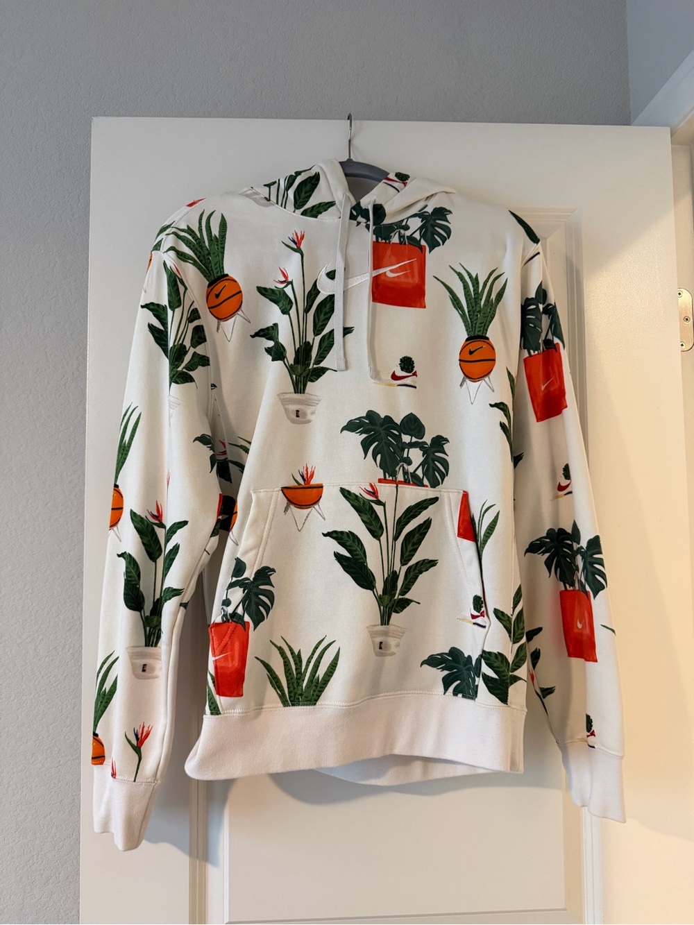 Nike basketball floral hoodie - Picture 2 of 4